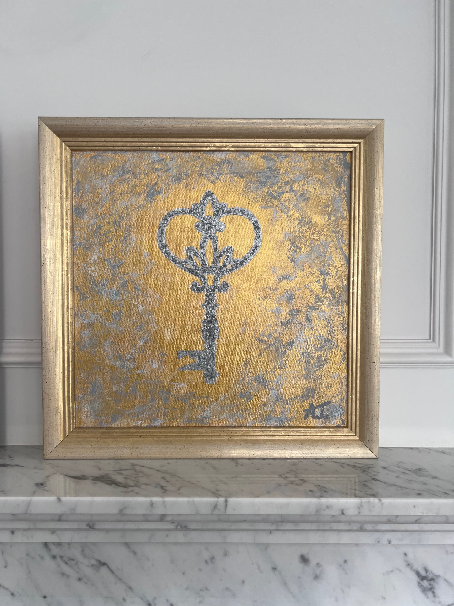 Paveikslas gali būti ir pakabintas ir pastatytas ant kokio nors paviršiaus. Jis gražiai gaudo šviesos atspindžius ir kuria subtilios prabangos užuominas.